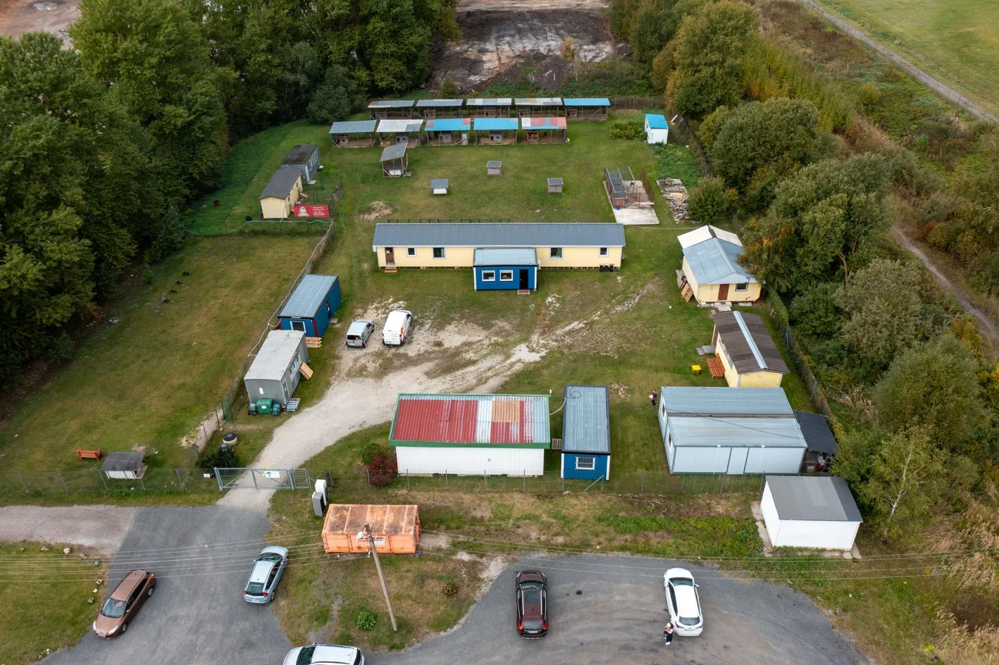 Pärnu kodutute loomade varjupaiga asukad kolivad ehituse ajaks naaberkrundile.