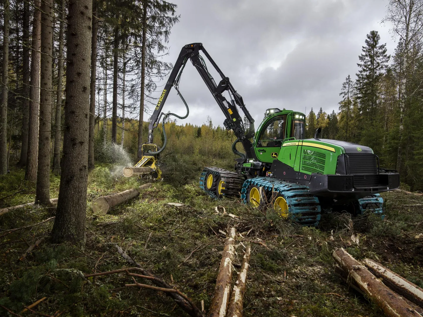 8rattaline harvester John Deere 1170G on Eesti oludes universaalne valik. Masina hind küündib üle poole miljoni euro.