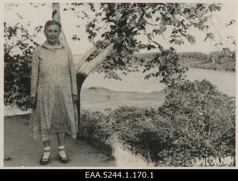 Anna Treier 1959 Viljandi järve kaldal
