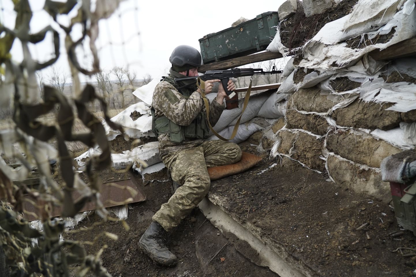 Ukraina sõdur rindel Šõrokõne külas Aasovi mere lähedal.