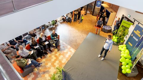 GALERII ⟩ Droonid võiksid aidata ametnikke ja robot panna restoranis laudu kinni