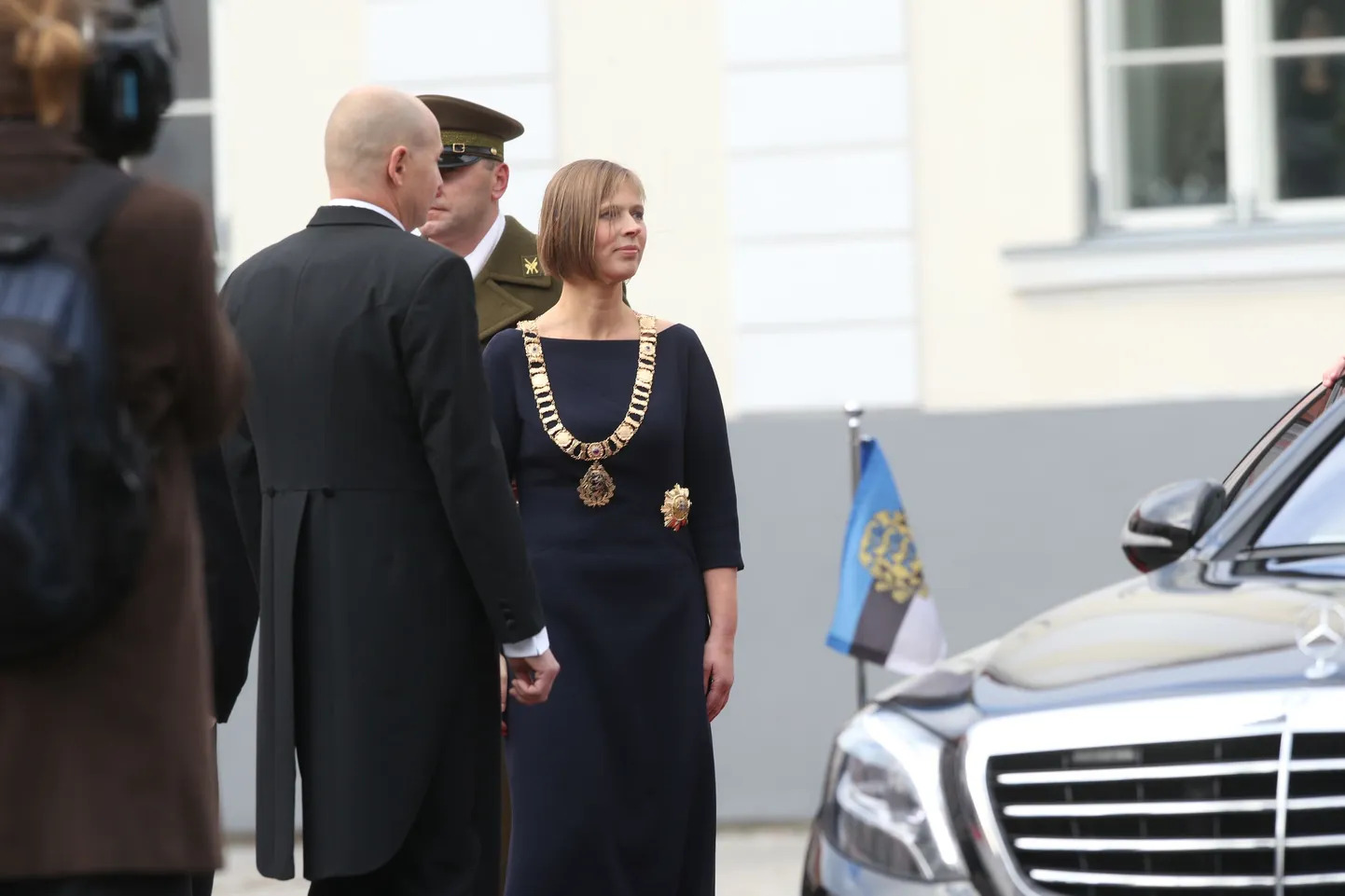 10 aastat presidendiametit pidanud Toomas Hendrik Ilves andis täna ameti üle Kersti Kaljulaidile.