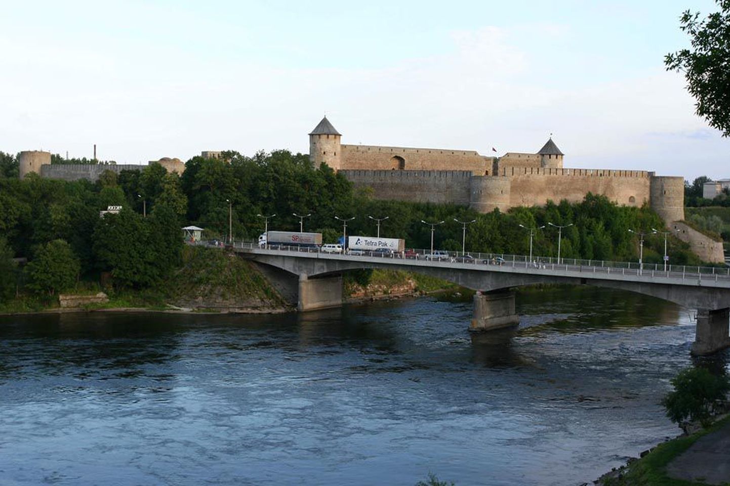 Narva jõe sild.