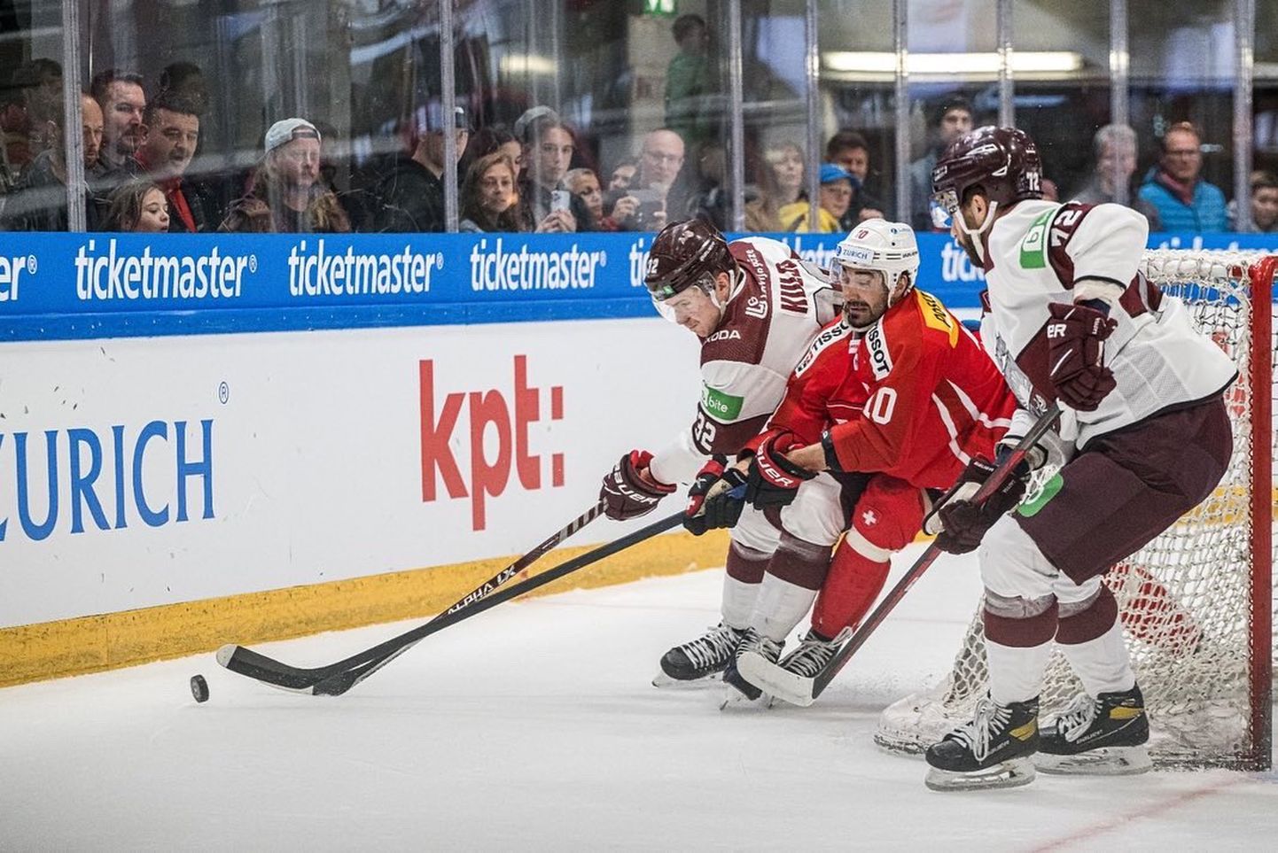 Latvijas vīriešu hokeja izlase 1. maijā Veinfeldenē otrajā pārbaudes mačā pret Šveici.