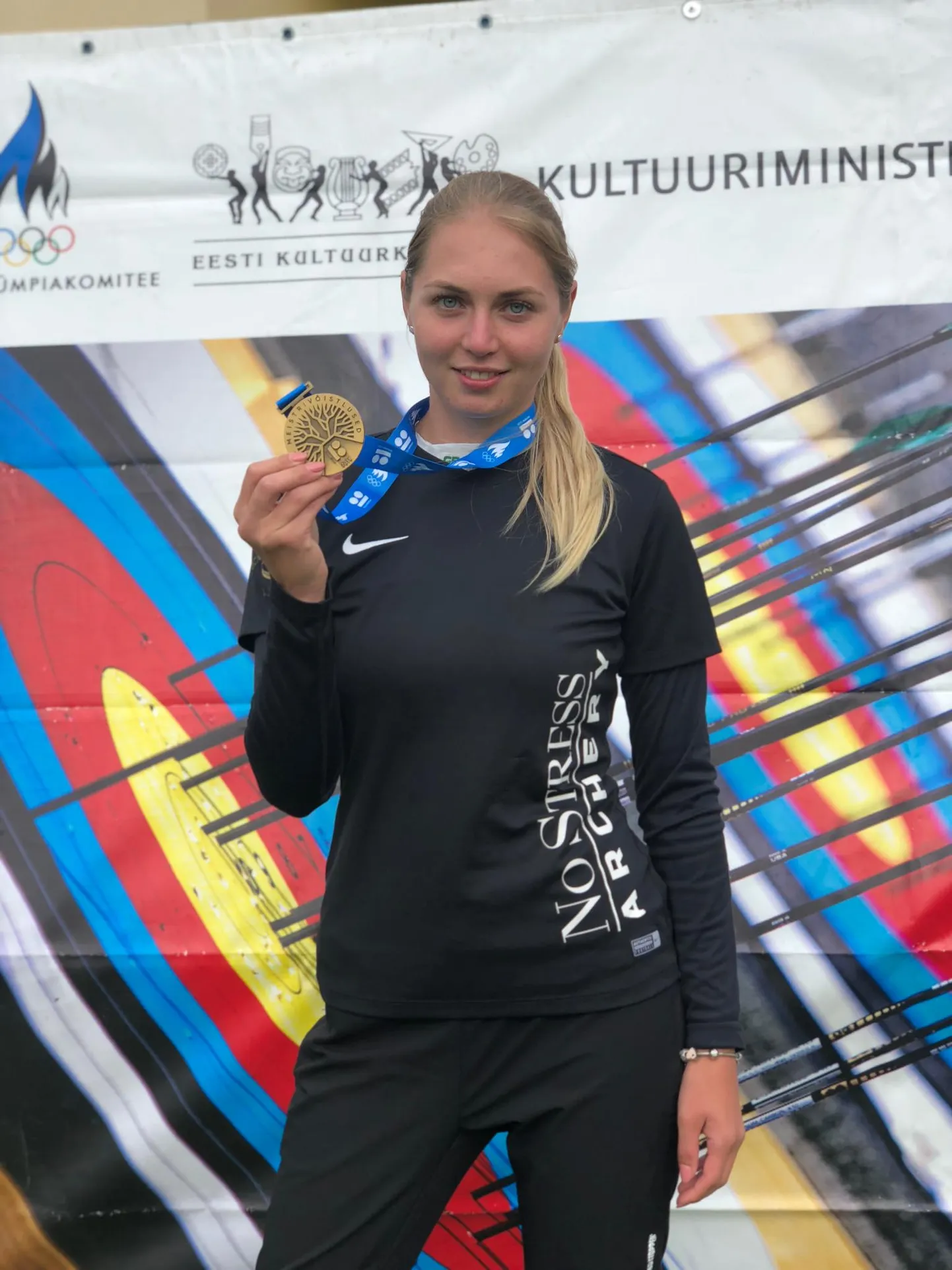 NS Archeri Clubi esindav Reena Pärnat võitis Eesti meistritiitli tulemusega 1315 silma. 1260 silmaga tuli teiseks Triinu Lilienthal Järvakandi Ilvese klubist. Kolmas oli tema klubikaaslane Bessi Kasak, kes lasi 1254 silma.