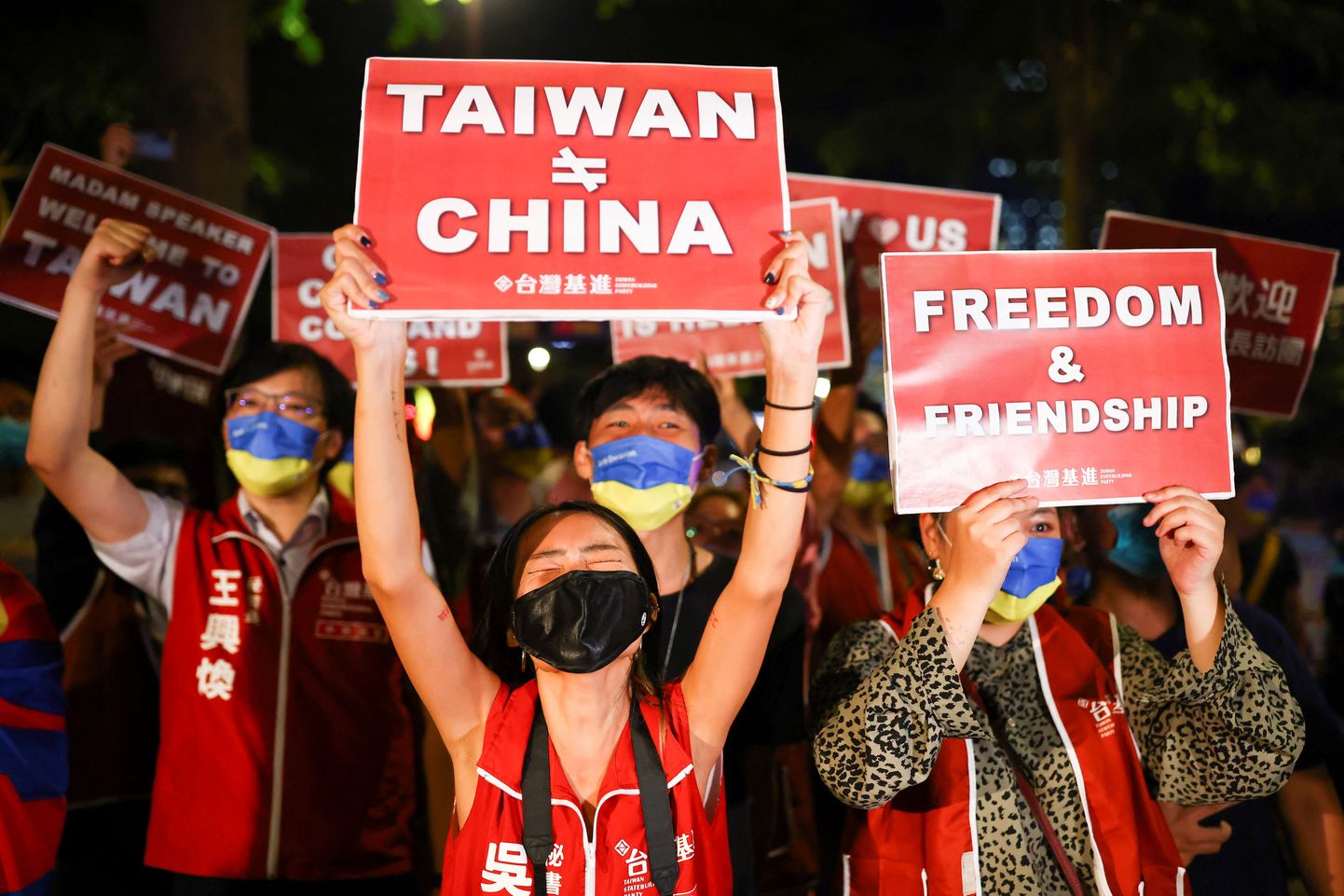 Protestijad avaldamas Nancy Pelosi visiidile toetust Taipeis.