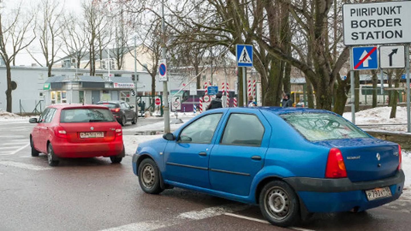 Aastavahetusejärgne piirijärjekord Narvas.