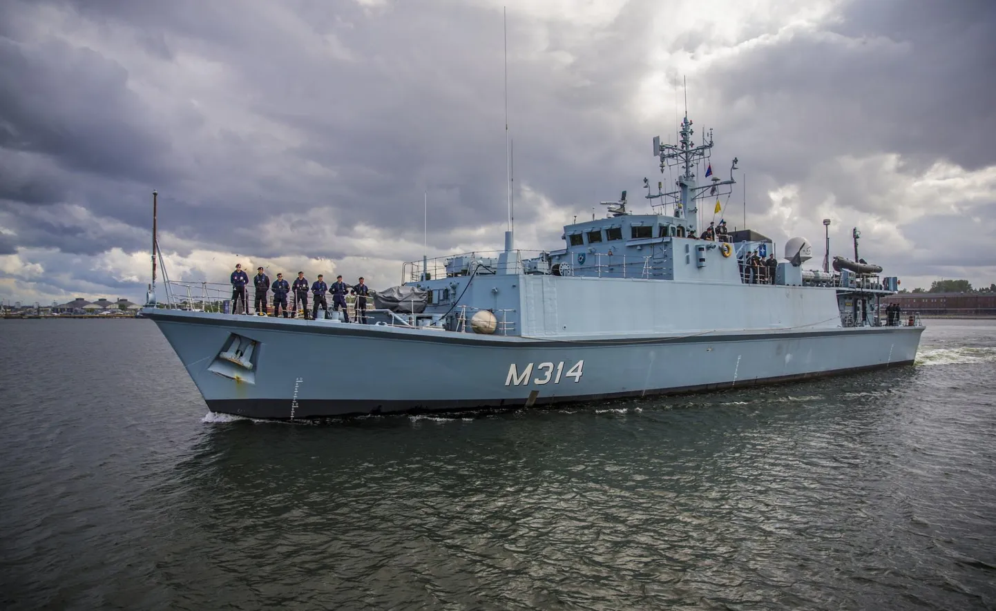 Miinijahtija Sakala saadeti pidulikult missioonile juuli 2016. Neli kuud hiljem koduvetesse naastes oli laeval vastas sõjaväepolitsei.