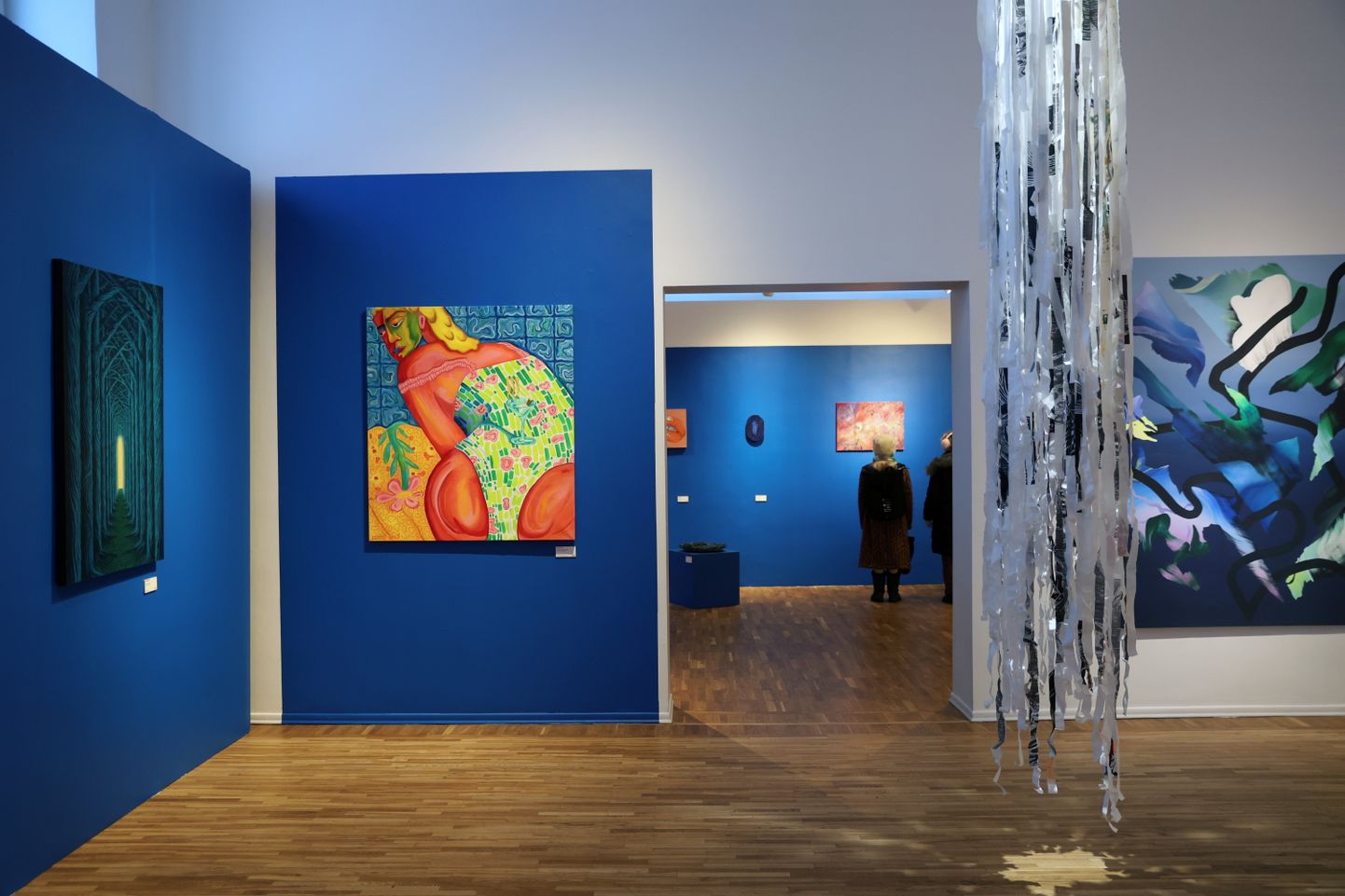 Tartu kunsti aastanäituse üks osa asub kunstimaja teisel korrusel.