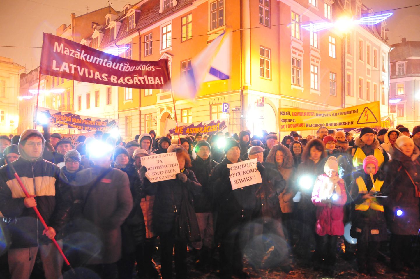 В столице Латвии Риге организована демонстрация в знак протеста против принятия закона.