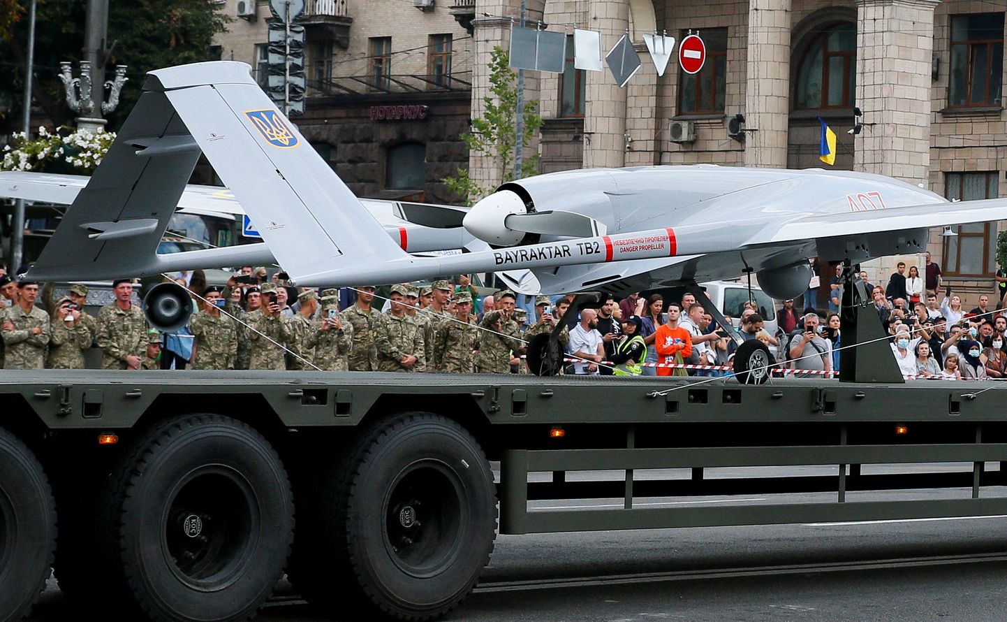 Bayraktari droon Ukraina iseseisvuspäeva paraadi peaproovil Kiievi kesklinnas 18. augustil 2021.