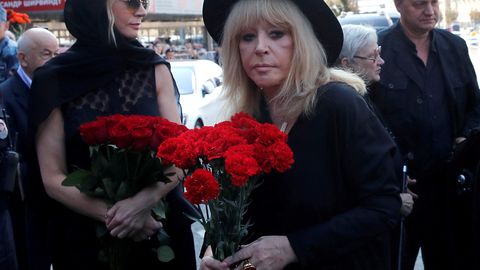 Пугачева помогала: директор Моисеева рассказал об участии примадонны в похоронах певца