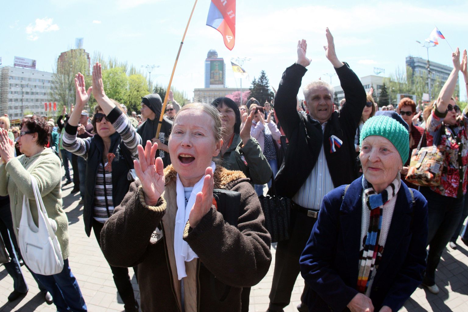 Протестующие сторонники "Донецкой республики"