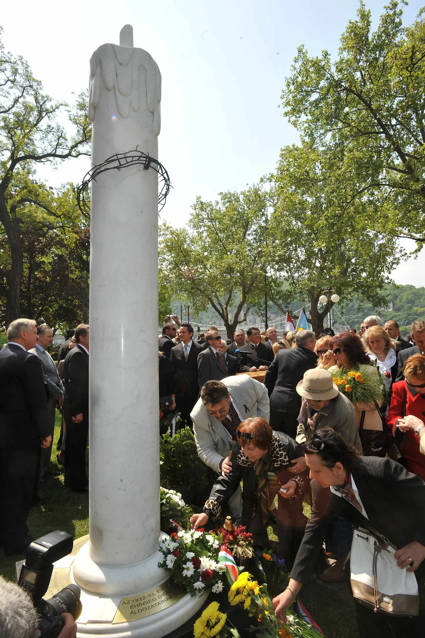 Ungaris elavad ukrainlased asetavad täna avatud mälestusmärgile lilli.