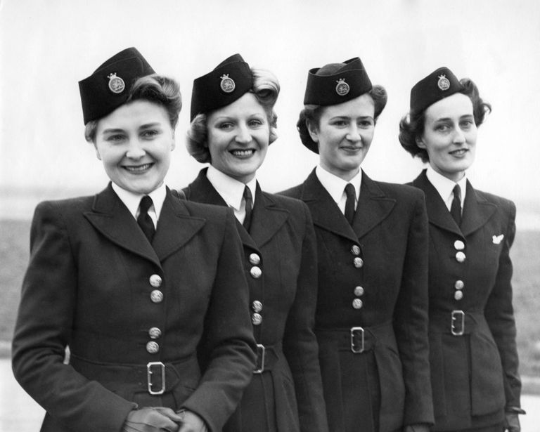 British Overseas Airways Corporationi lennusaatjad 1946. aastal. Sõja mõjutused on vormiriietuses veel selgelt näha. 