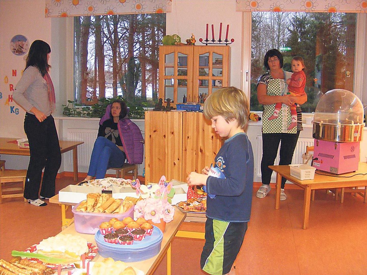 Audru lasteaias küpsetati ja müüdi kooke Pärnu lasteküla erivajadustega laste heaks.