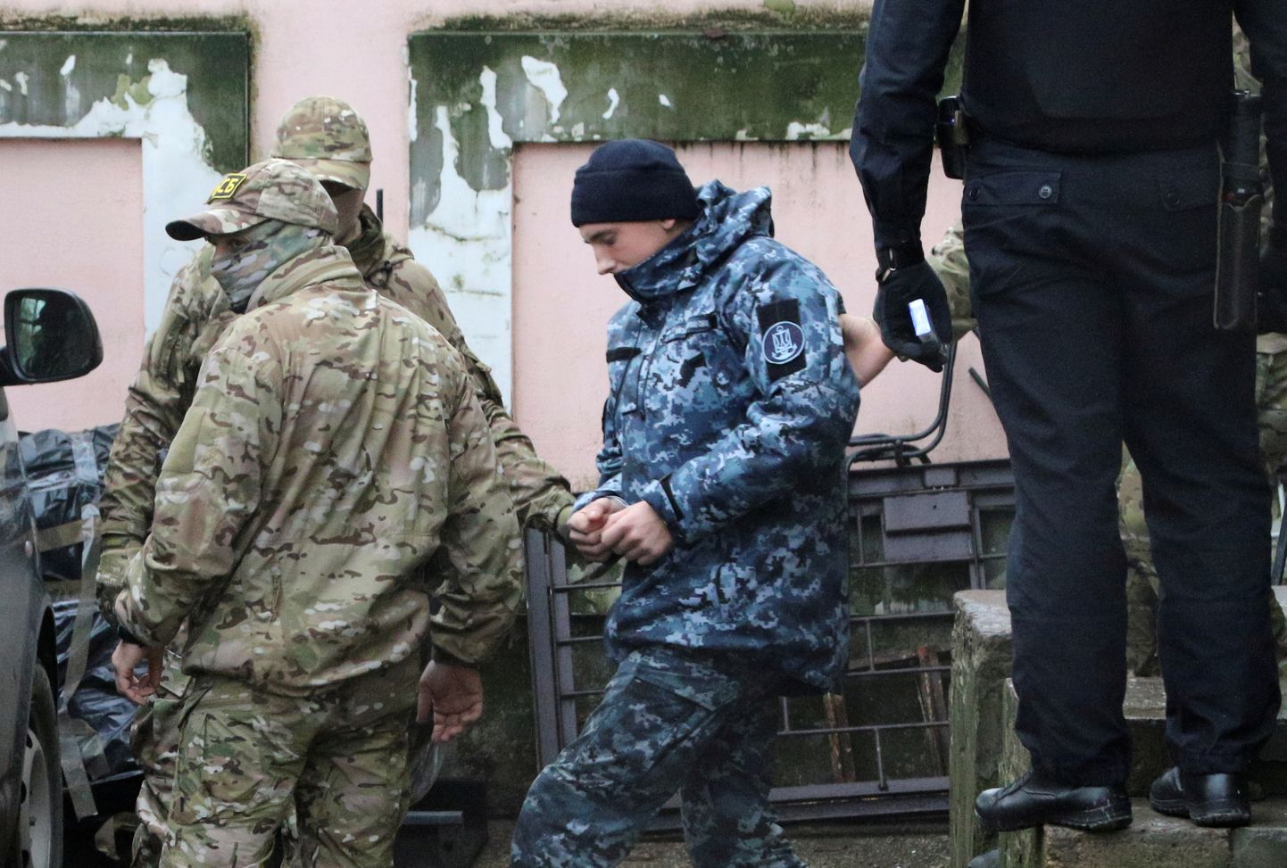 Vene piirivalve ja eriüksuslased ründasid mullu 25. novembril Kertši väinas kolme Ukraina mereväe alust, arestisid need ja võtsid kinni 24 Ukraina sõjaväelast, mitu neist sai vahejuhtumis haavata.
