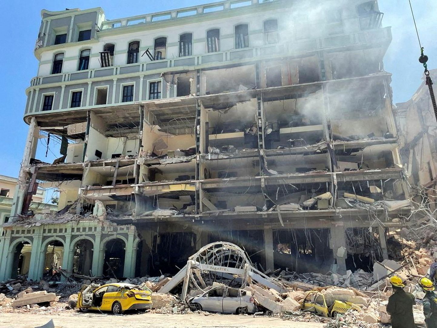 Plahvatuses purunenud hotell Saratoga.