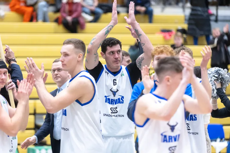 Renato Lindmets (nr 6) esindas aastaid Tarvast ja lõpetas sel kevadel oma pika karjääri.