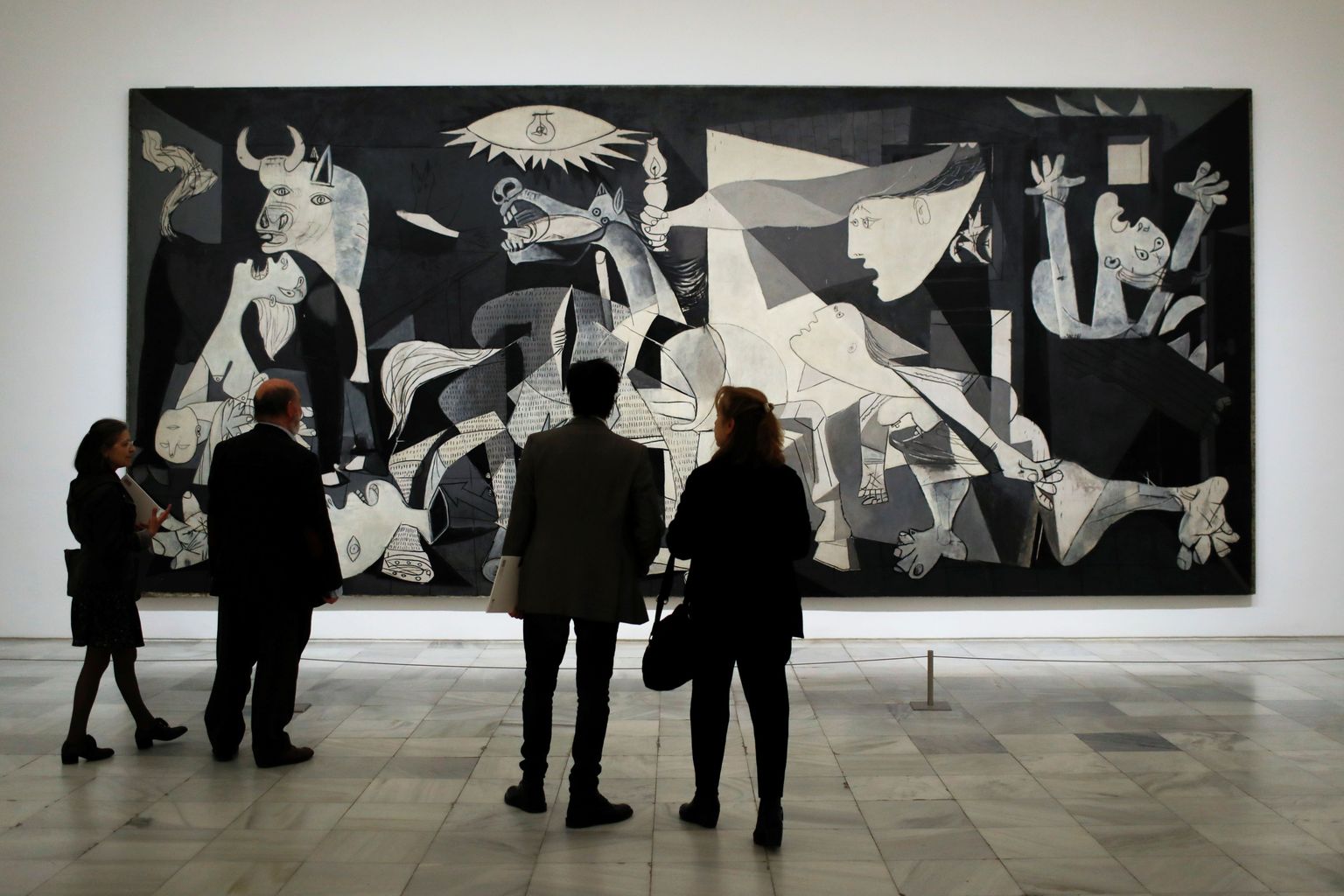 Pablo Picasso taies «Guernica» Madridi Reina Sofia muuseumis.