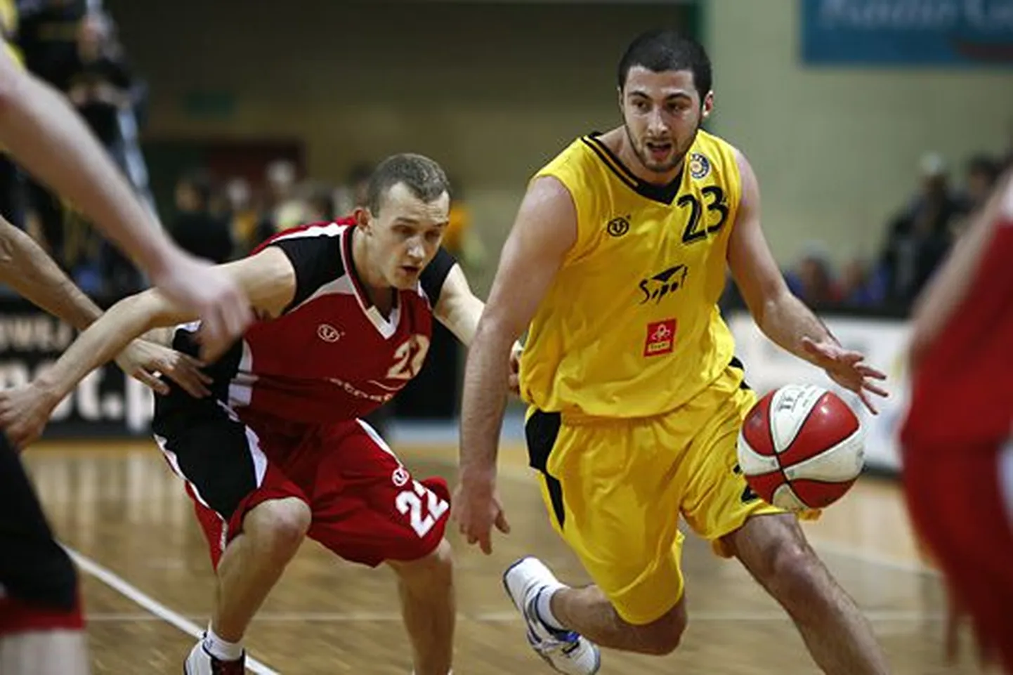 Giorgi Tsintsadze Trefl Sopoti särgis mängus Polonia 2011 meeskonna vastu.