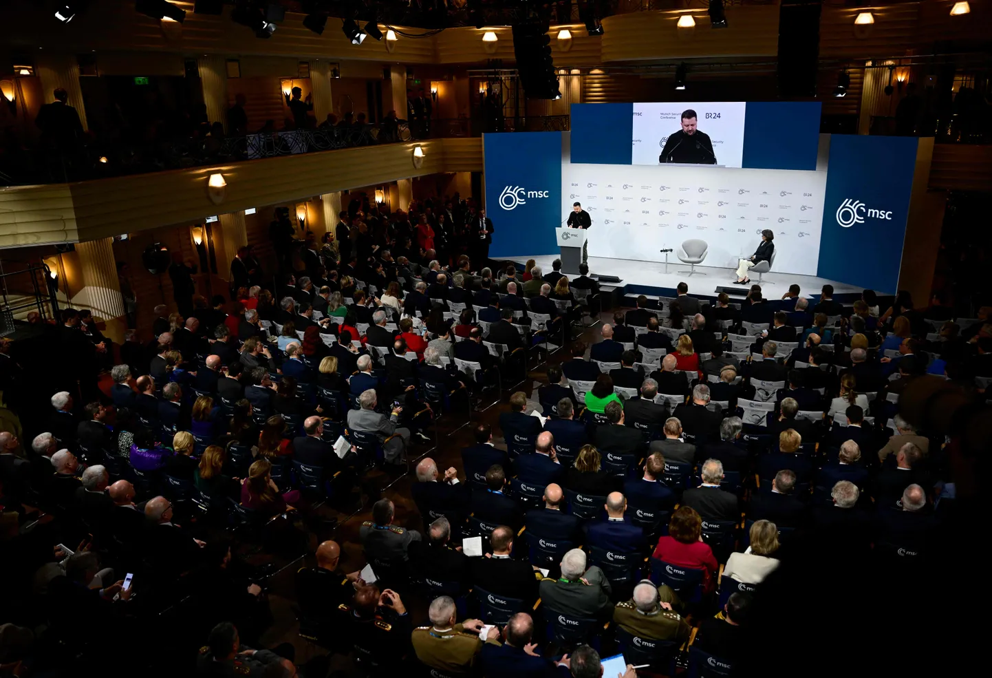 Президент Украины Владимир Зеленский выступает на Мюнхенской конференции безопасности