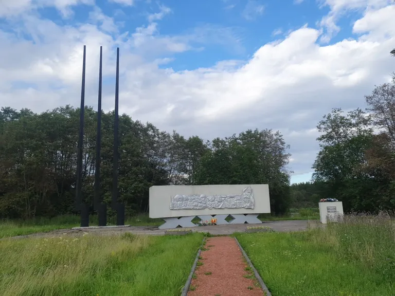 Монумент «Три штыка».