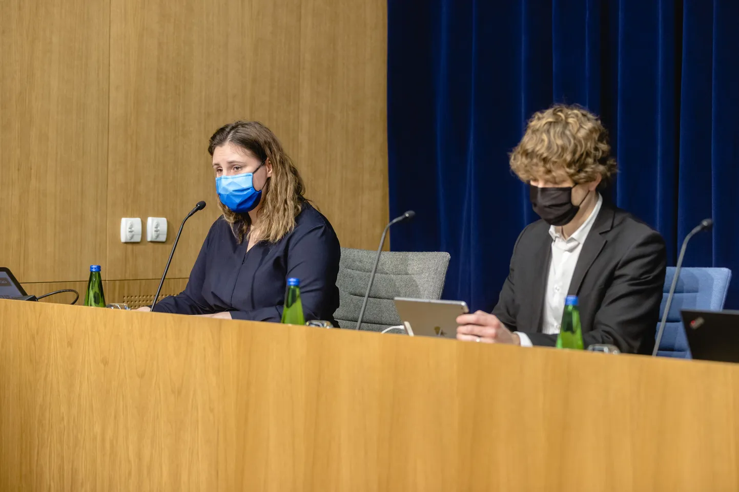 Pressikonverentsil osalevad terviseameti peadirektori asetäitja Mari-Anne Härma ning tervise- ja tööminister Tanel Kiik.