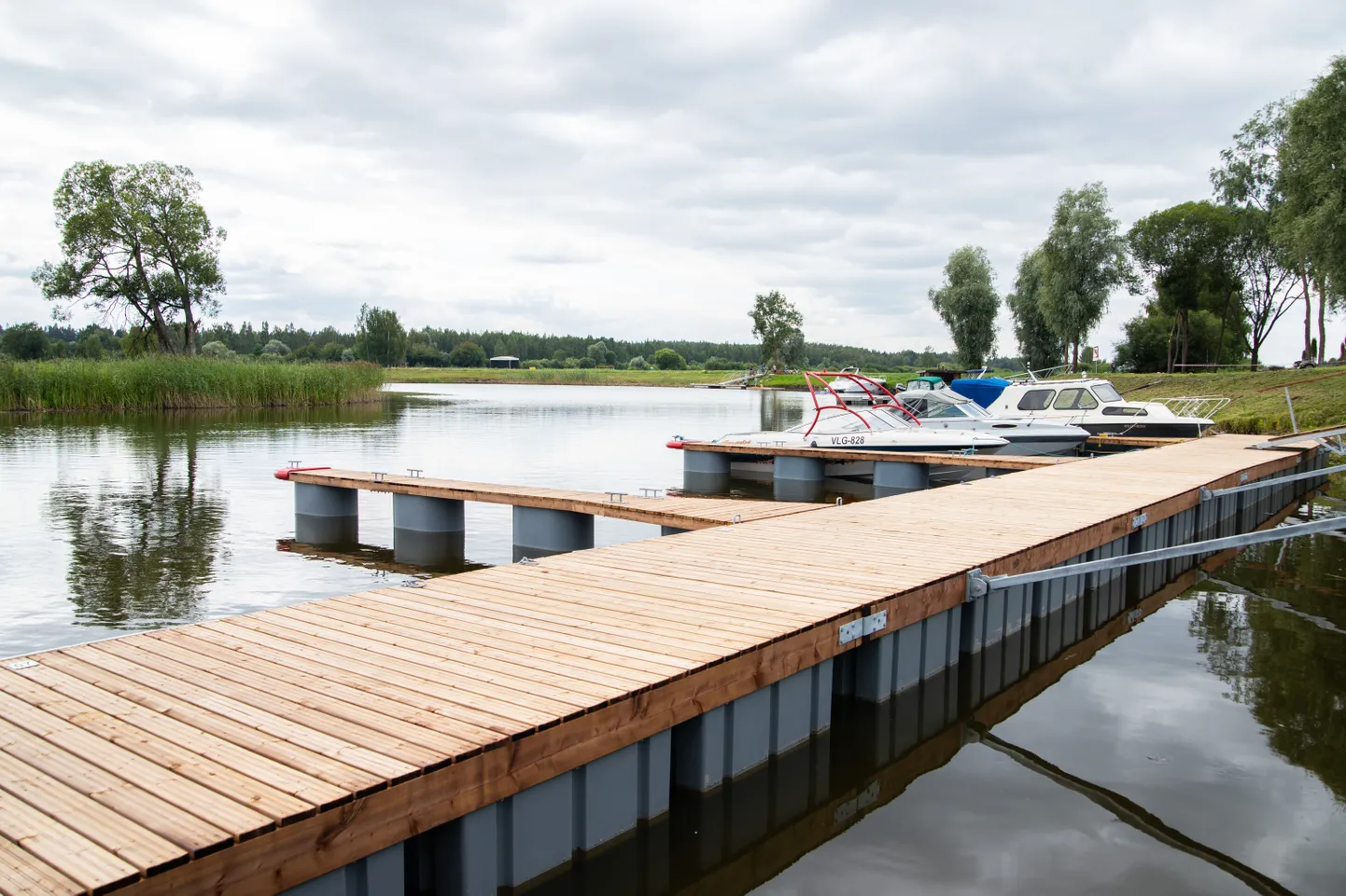 Luunja jõesadamas viisid pikanäpumehed ära terrassilauad.