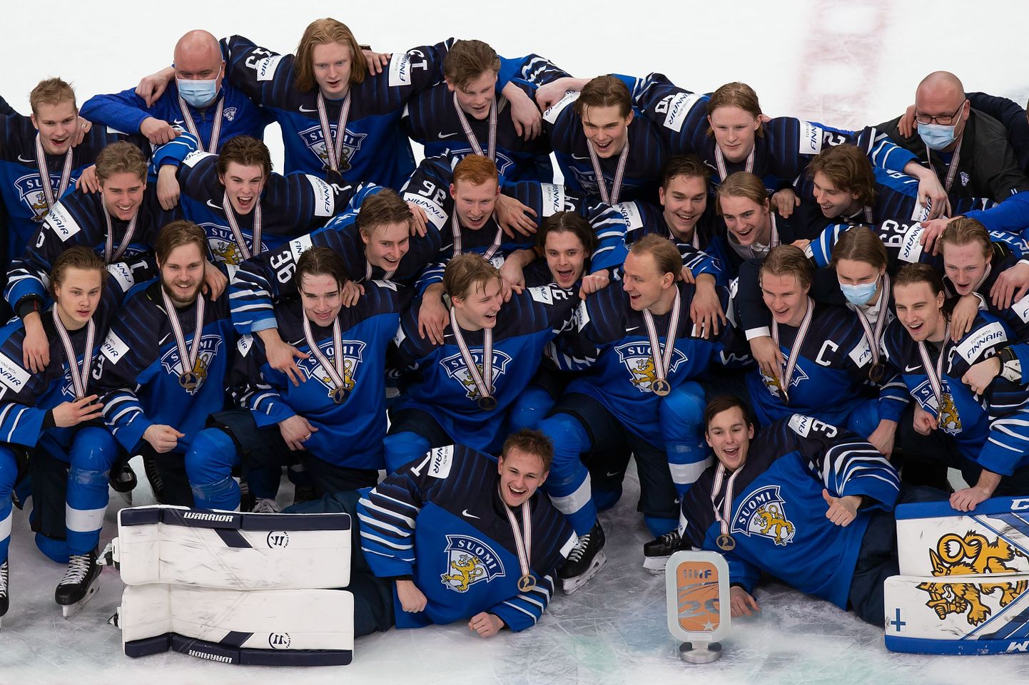 Edmontonis juunioride MMil pronksmedali võitnud Soome jäähokikoondis.