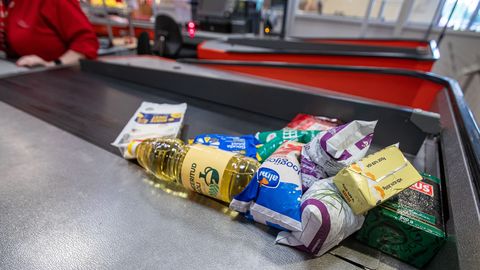 POSTIMEHE OSTUKORV ⟩ Gross hoiab esikohta, kuid edumaa konkurentide ees on hakanud kahanema