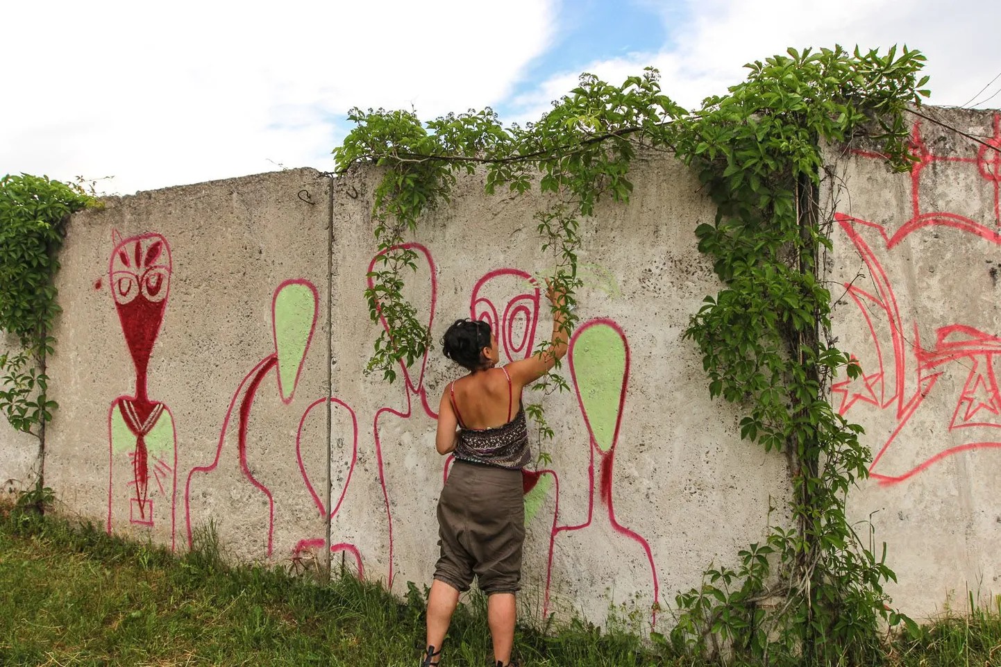 Grafitid Pedeli äärsetel betoonseintel