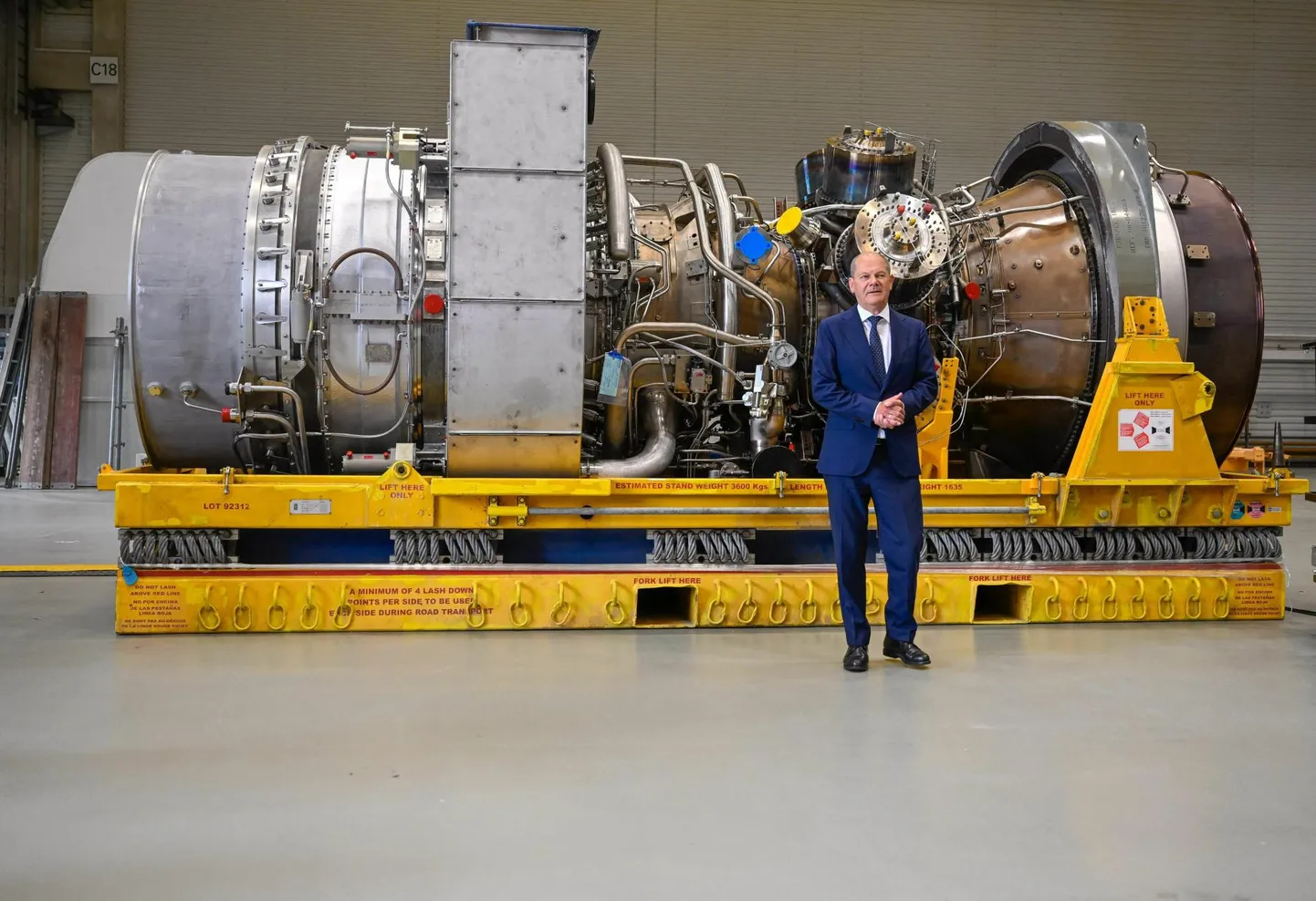 Saksa firma Siemens Energy tehtud turbiini, mille väidetava
katkimineku kaela püüab Gazprom gaasitarnete katkestamist
ajada, käis juulis lähemalt uurimas ka Saksamaa liidukantsler Olaf Scholz, kes pärast põhjalikku ülevaatust rahulolevalt käsi hõõrus.