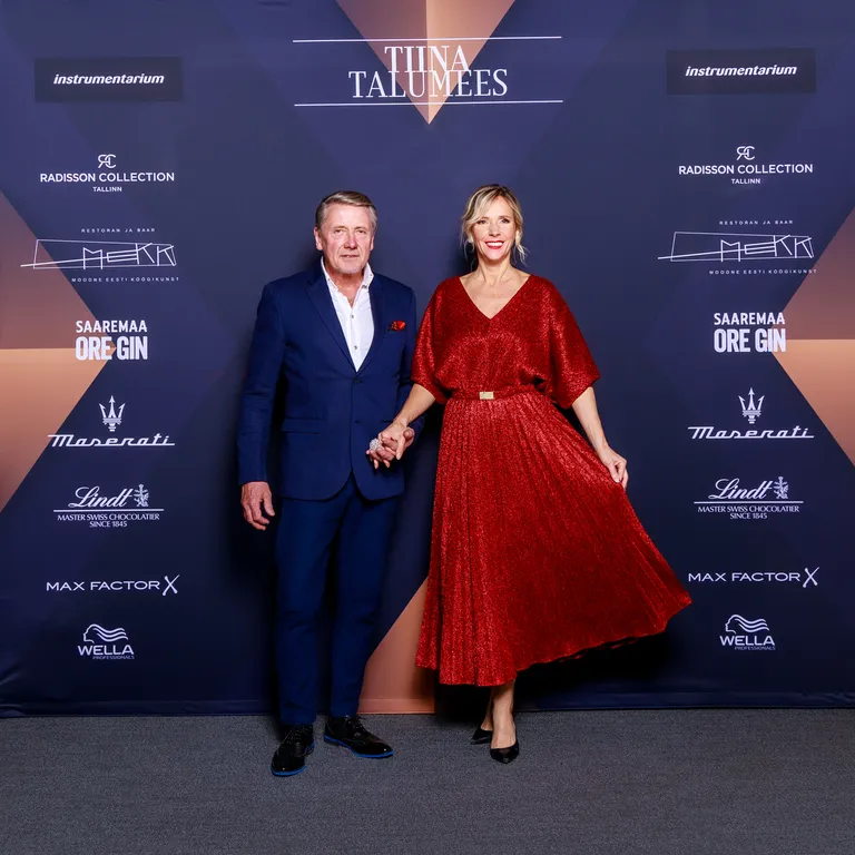 Eda-Liis Kann särav juba Tiina Talumehe tuliuues loomingus, Haldo Oravas aga alati elegantses ülikonnas.