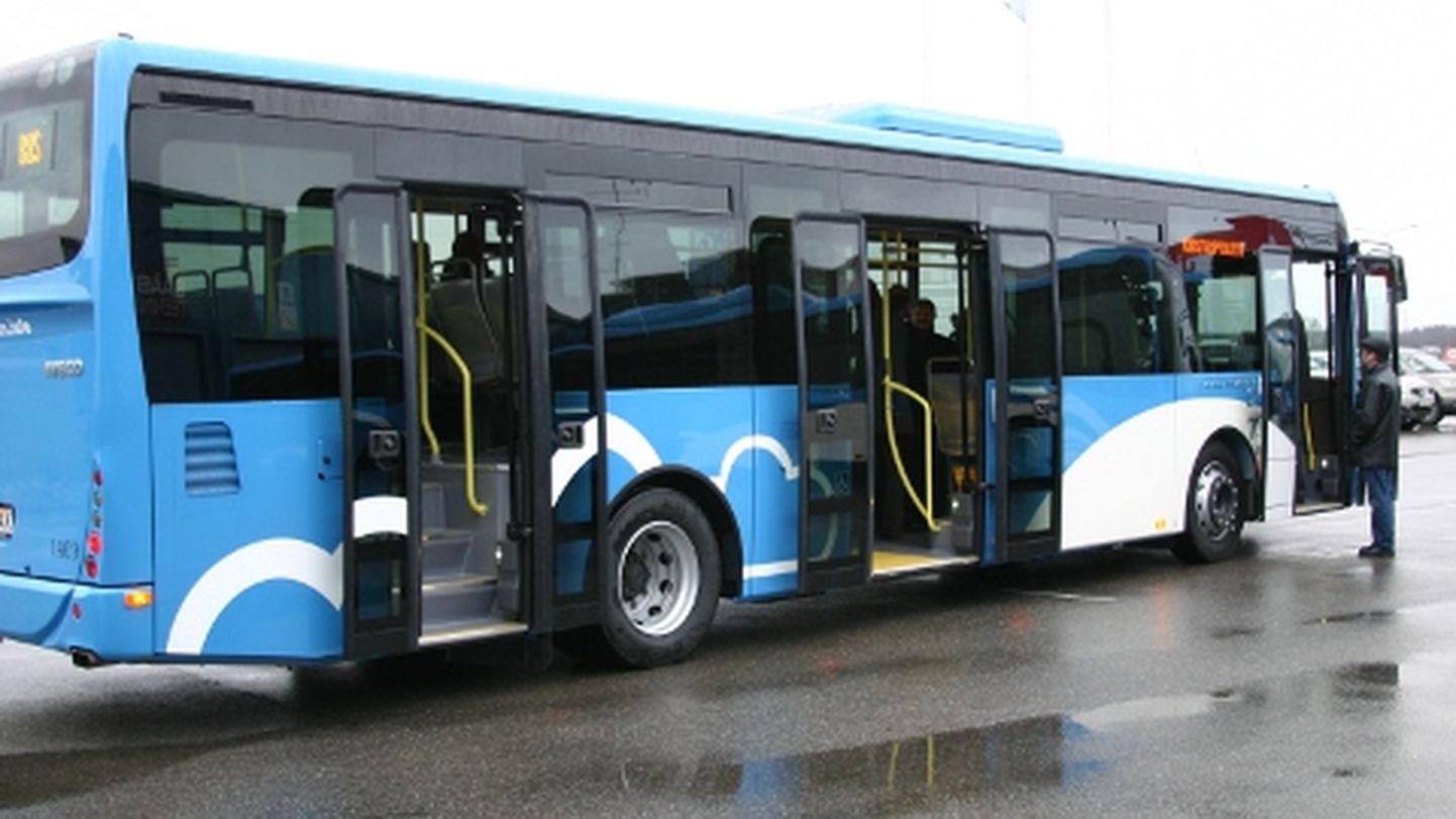 Ida-Virumaa elanikud saavad aprillist alates sõita saastekvootide eest ostetud uute bussidega.