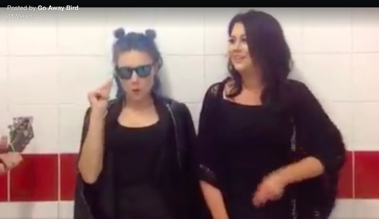 Go Away Birdi solist ja Elina Born kaverdasid Alla Pugatšova surematu hitti Saku Suurhalli duširuumis