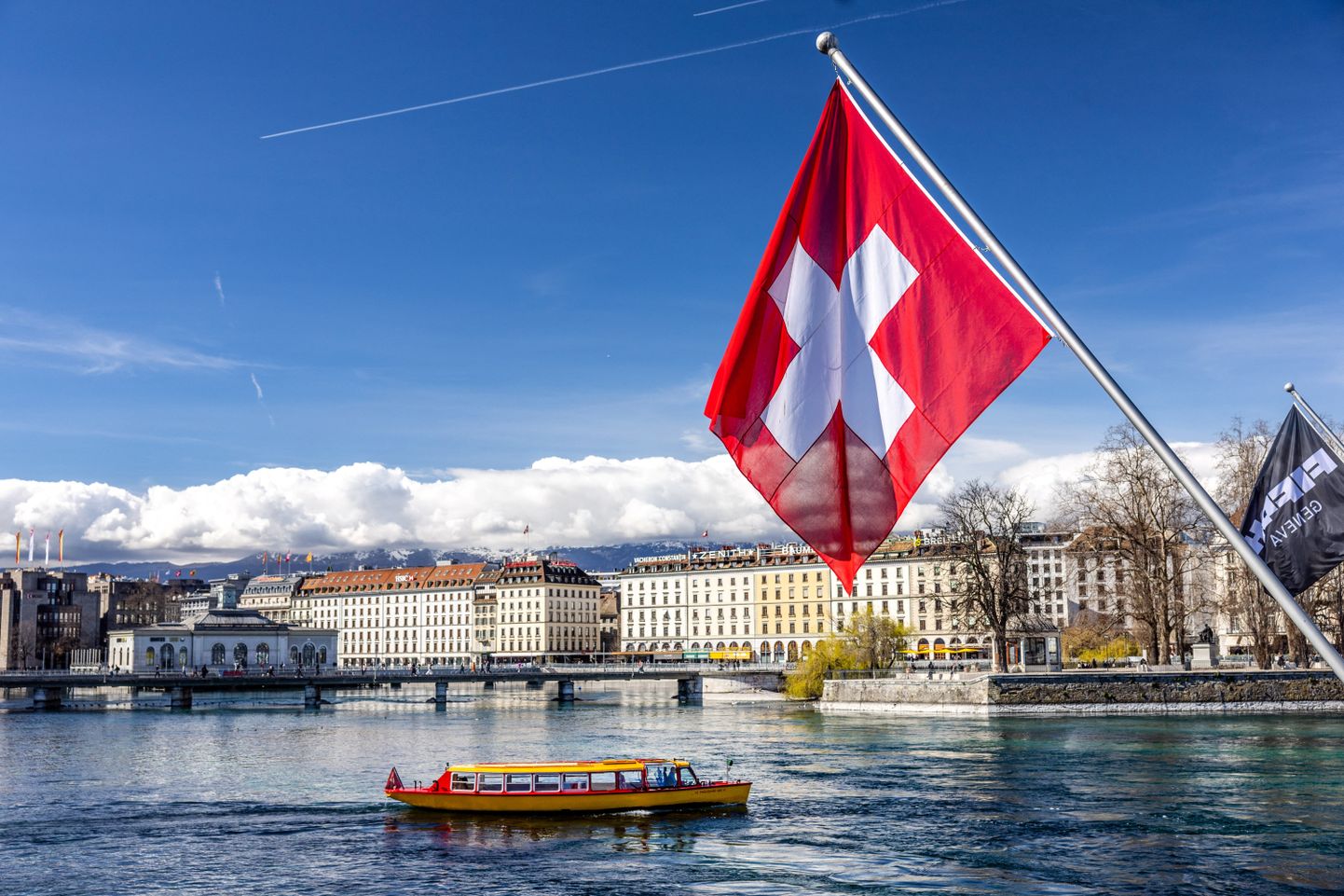 Šveitsi lipp Genfi sadamas.