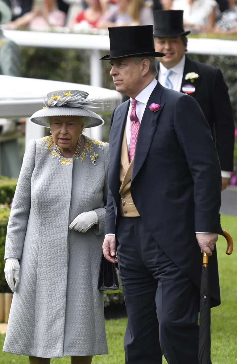 Kuninganna Elizabeth II poja Andrew'ga. 2019.