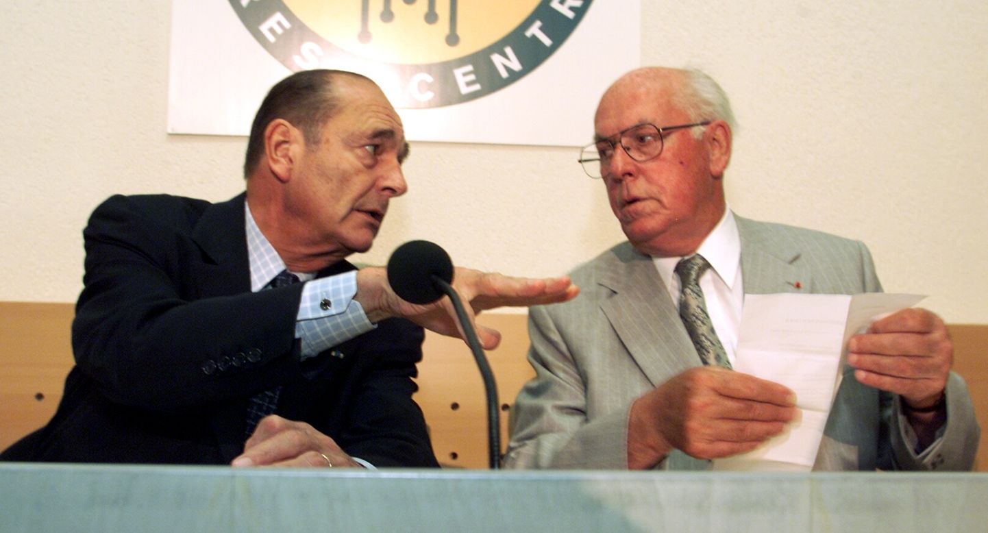 Jacques Chirac ja Lennart Meri 28. juulil 2001 Tallinnas välisministeeriumi pressikeskuses.