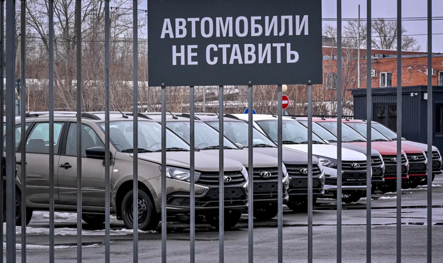 Lada auod Togliatti müügiplatsil.