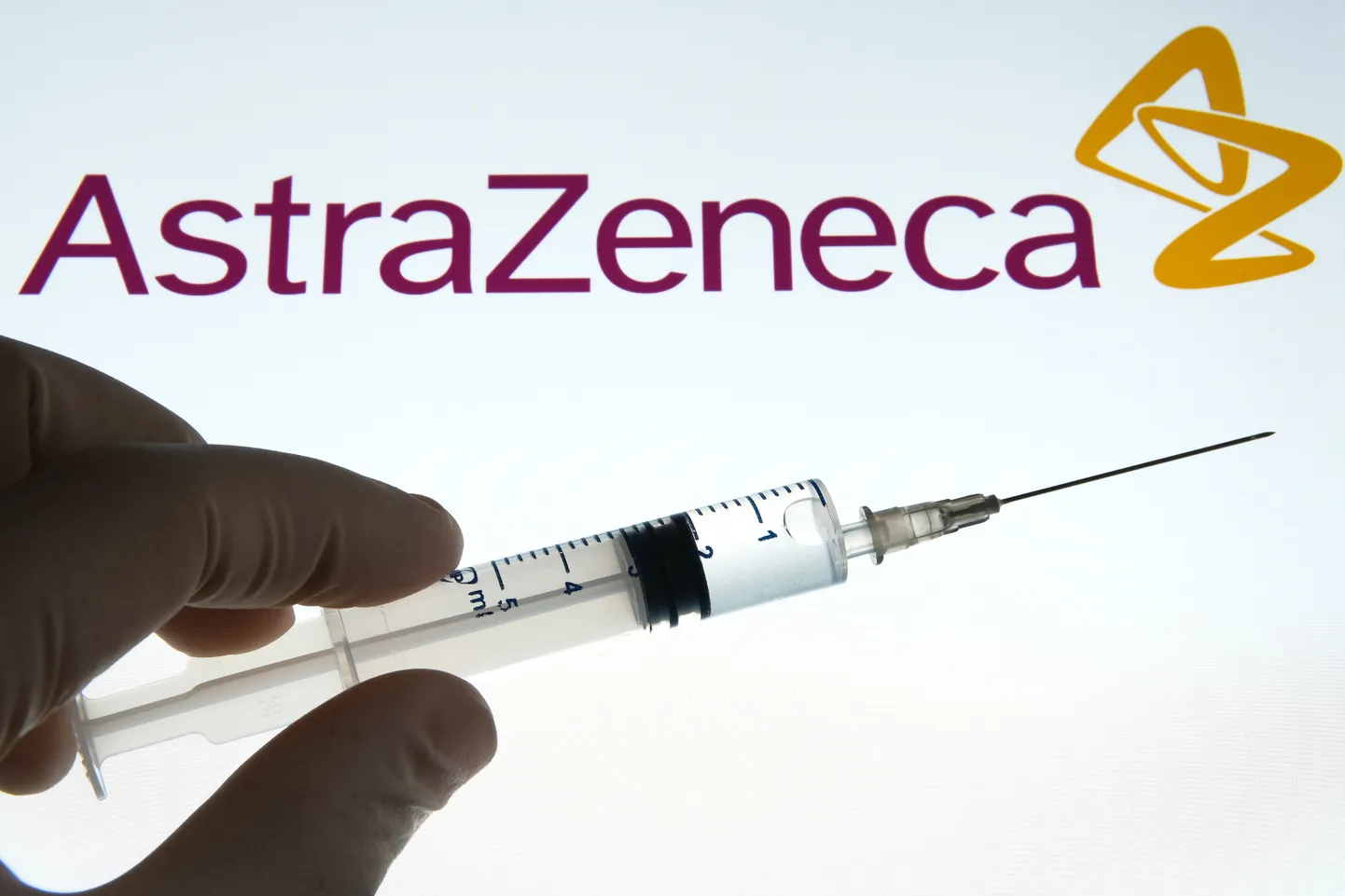 AstraZeneca vaktsiini kliinilised katsed on Ühendkuningriikides jätkunud.