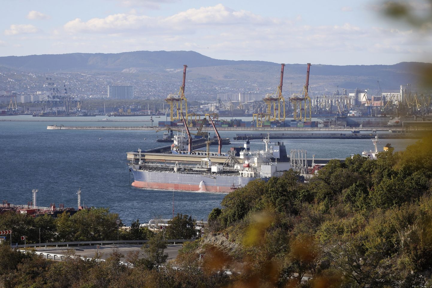 Naftatanker Novorossiiski sadamas Venemaal.