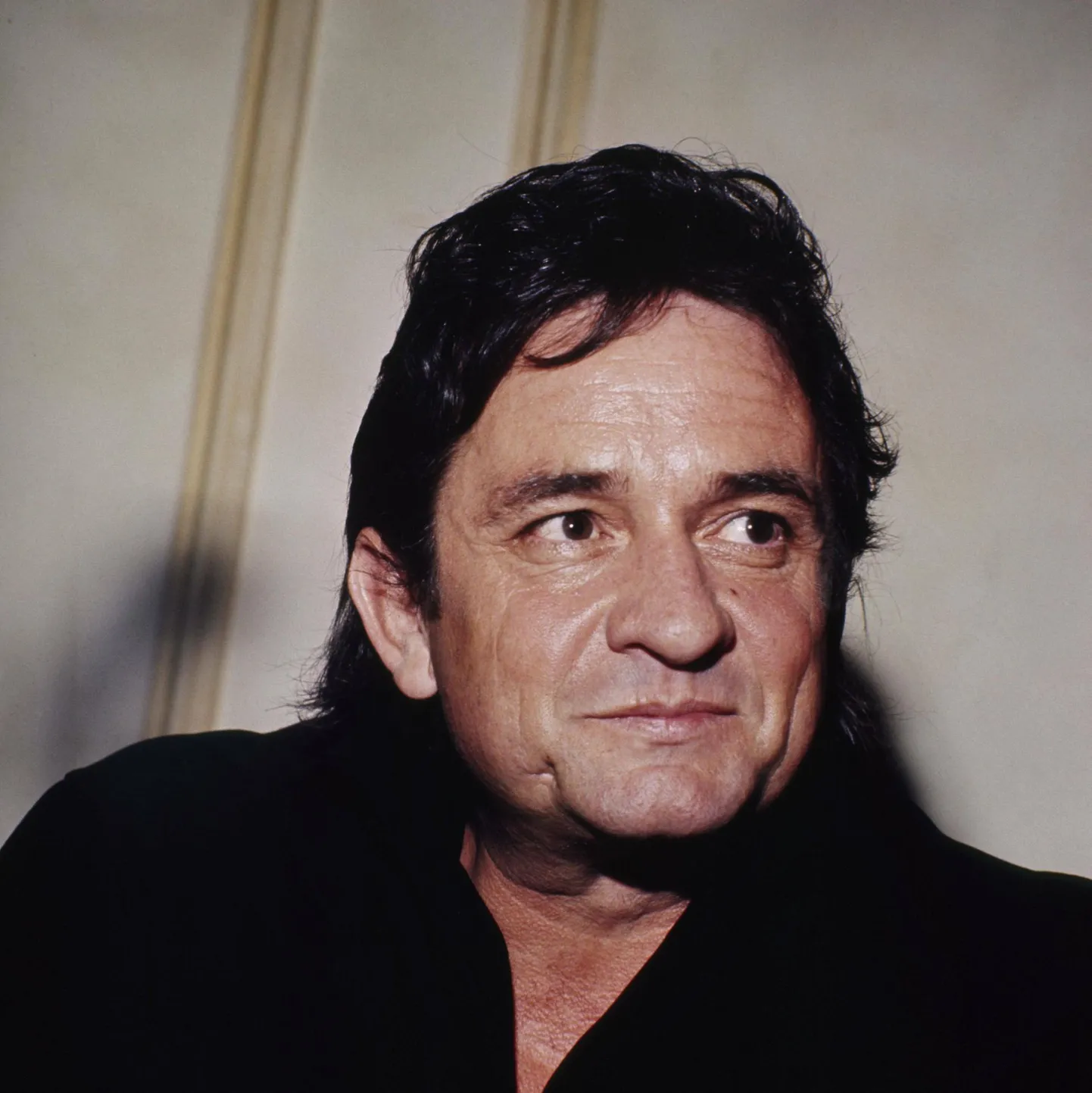 Johnny Cash esines alati üleni mustas.