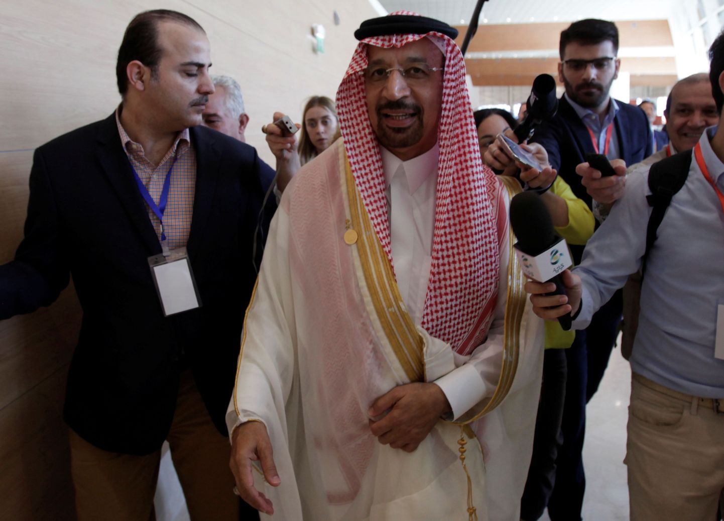 Saudi Araabia naftaminister Khalid al-Falih vastas eile Alžeeria energeetikakonverentsil ajakirjanike küsimustele.