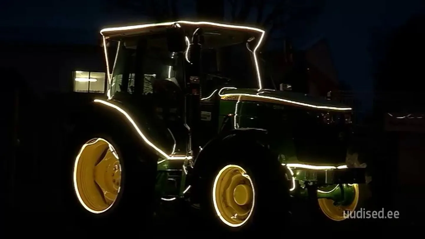 Türi traktor särab nagu tõeline jõulupuu