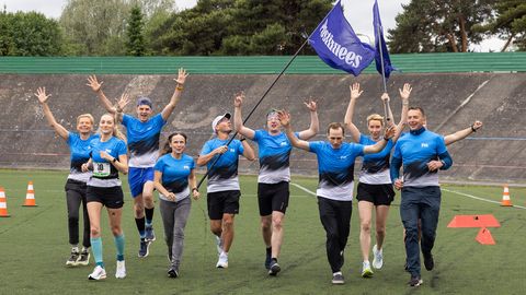 TIPUST TOPINI ⟩ Postimees Grupi jooksutiim finišeerus Pirita velodroomil