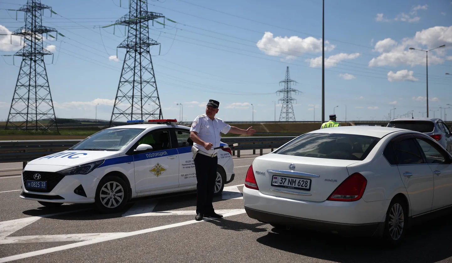 Vene liikluspolitsei Kertši silla lähistel