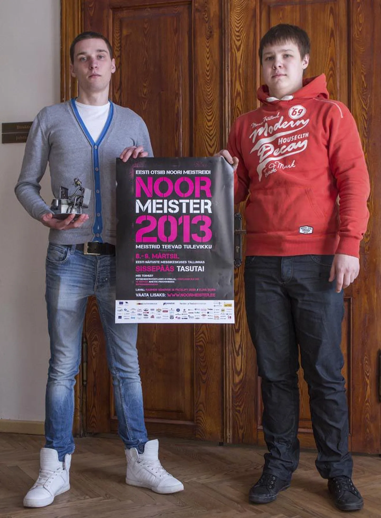 «Noore meistri» võistluselt medaleid toonud infotehnoloog Tanel Peep (paremal) ja elektrik Taavi Peters.