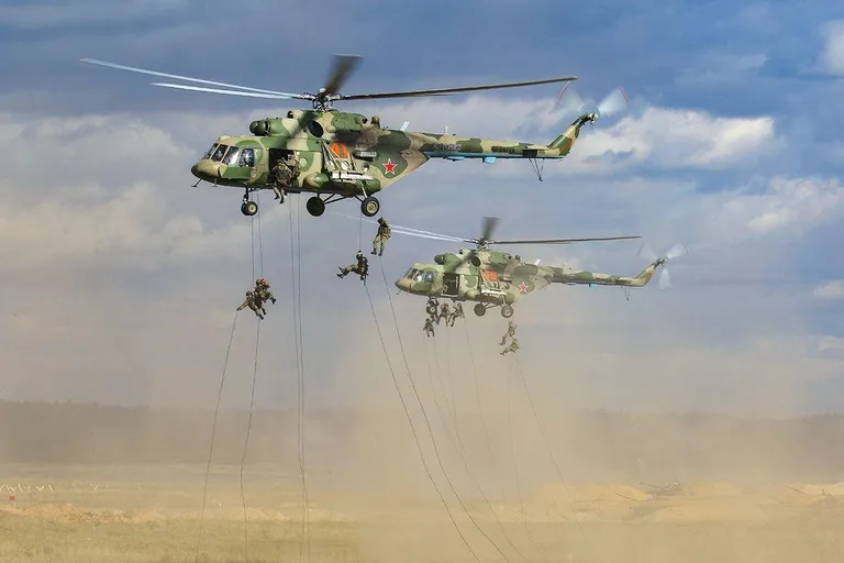 Helikopteridessandi harjutamine suurõppuse Zapad-2021 ajal Nižni Novgorodi oblastis Mulino polügoonil.