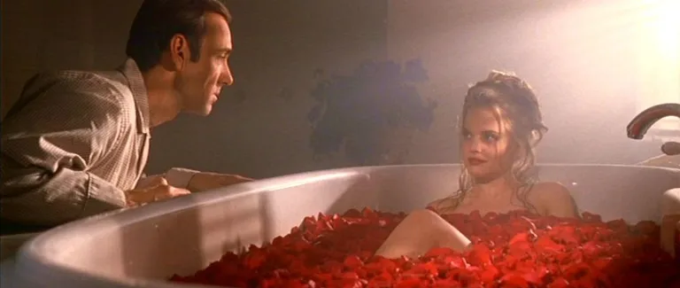 Kaader filmist «Tabamatu ilu», pildil Kevin Spacey ja Mena Suvari